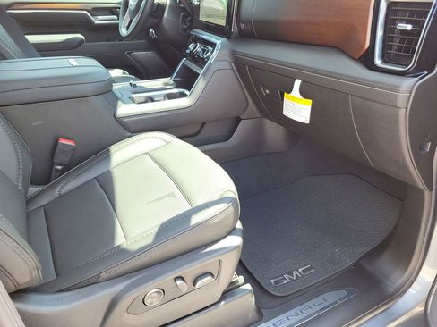 New 2025 GMC Sierra 2500 Denali w/ Denali Reserve Package image 26