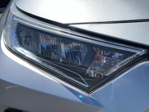 Used 2019 Toyota RAV4 XLE Premium FWD image 9