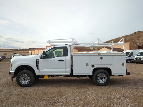 New 2026 Ford F250 XL w/ XL Chrome Package image 7
