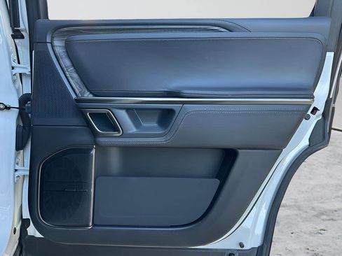 Used 2022 Rivian R1S Adventure image 37