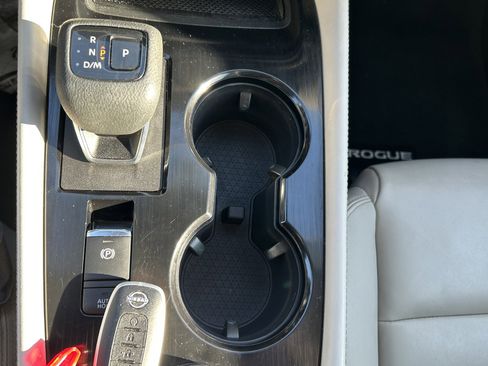 Used 2023 Nissan Rogue SL w/ SL Premium Package image 31