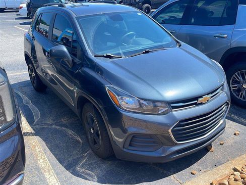 Used 2021 Chevrolet Trax LS w/ Tint and Cruise Package FWD image 5