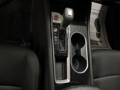 Used 2024 Nissan Altima 2.5 SV image 17