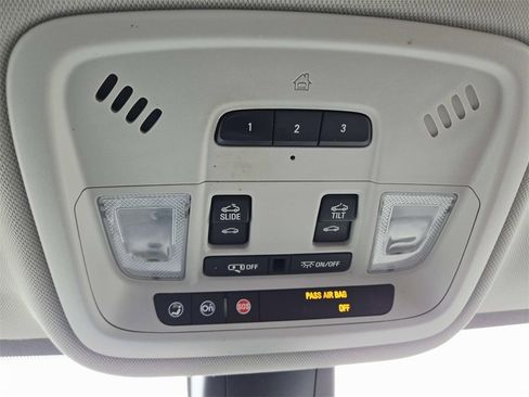 Used 2018 Chevrolet Traverse LT image 37