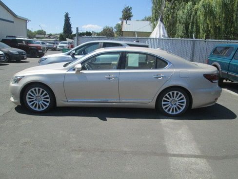 Used 2017 Lexus LS 460 AWD w/ Comfort Package image 2