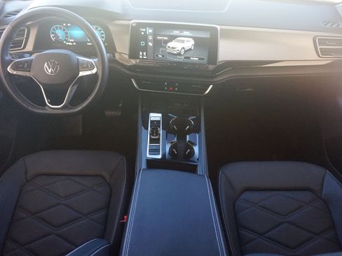 Used 2024 Volkswagen Atlas Cross Sport SE w/ Panoramic Sunroof Package image 24