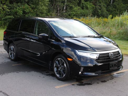 Used 2024 Honda Odyssey Elite image 3