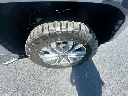 Used 2025 Toyota 4Runner Limited image 19