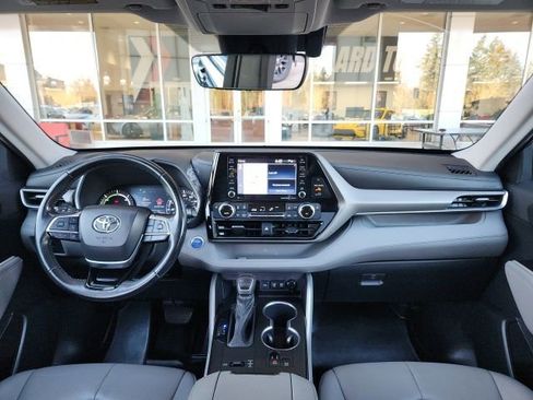 Certified 2021 Toyota Highlander XLE image 19