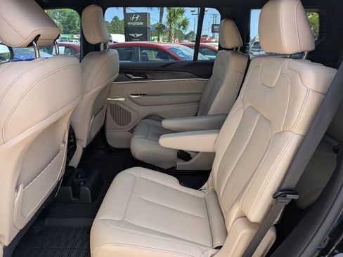 Used 2025 Jeep Grand Cherokee L Limited w/ Black Appearance Package image 14