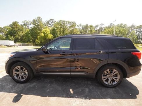 Used 2023 Ford Explorer XLT w/ Equipment Group 202A RWD image 6