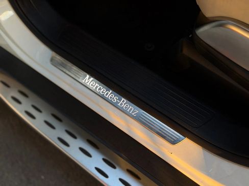 Used 2015 Mercedes-Benz GL 550 4MATIC image 12