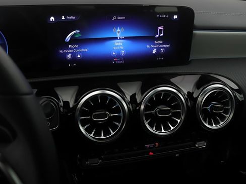 Used 2023 Mercedes-Benz CLA 250 image 9