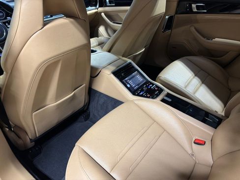 Used 2018 Porsche Panamera 4 image 29