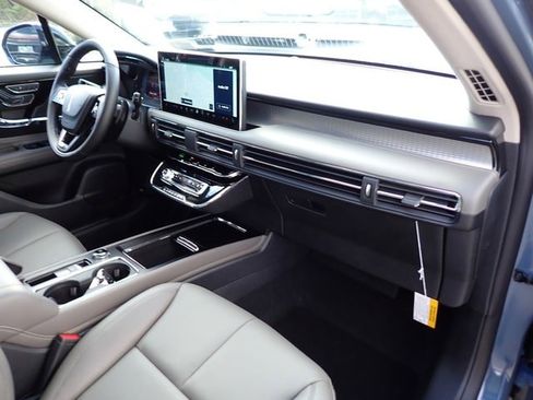 New 2026 Lincoln Corsair Premiere image 12