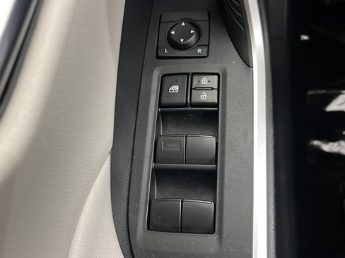 Used 2020 Toyota RAV4 XLE w/ Convenience Package FWD image 30