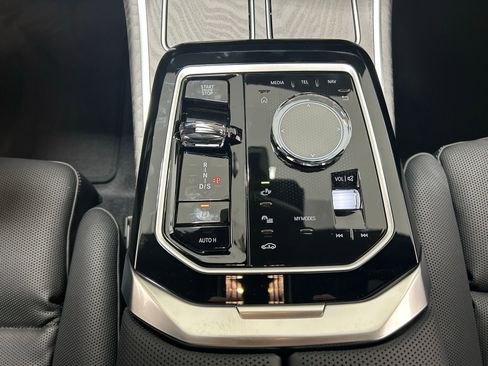 Used 2025 BMW 760i xDrive w/ Executive Package image 22
