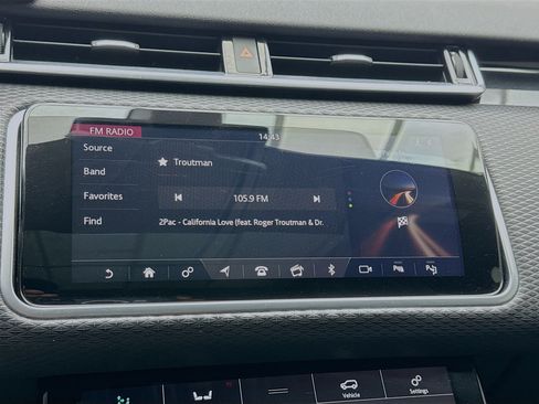 Used 2019 Land Rover Range Rover Velar R-Dynamic SE AWD/4WD image 11