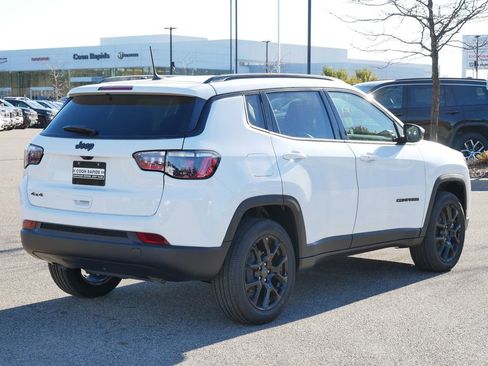 New 2026 Jeep Compass Latitude AWD/4WD image 10