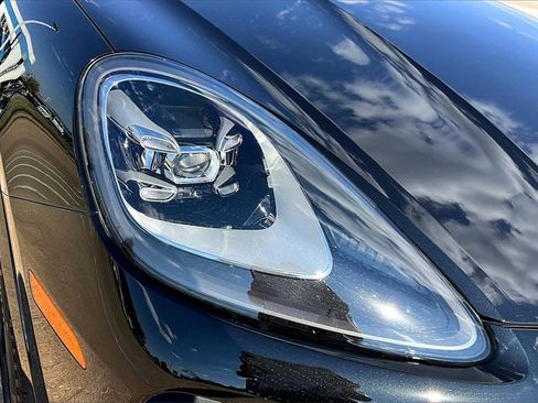 Used 2023 Porsche Cayenne Platinum Edition image 30