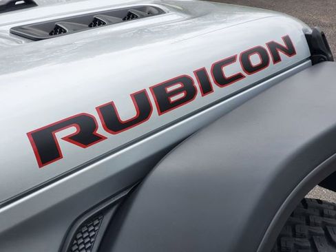 Used 2023 Jeep Gladiator Rubicon w/ LED Lighting Group AWD/4WD image 8