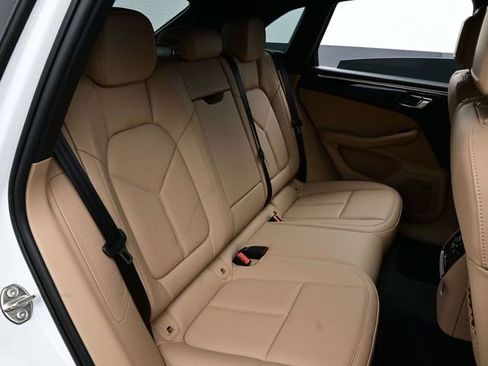 Certified 2025 Porsche Macan AWD/4WD image 17