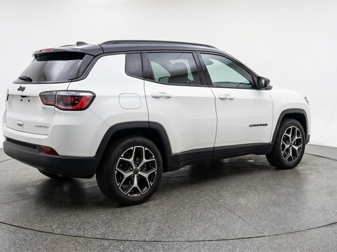 Used 2025 Jeep Compass Limited AWD/4WD image 9