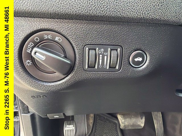 Used 2016 Dodge Charger SE w/ Power Sunroof Group AWD/4WD image 15