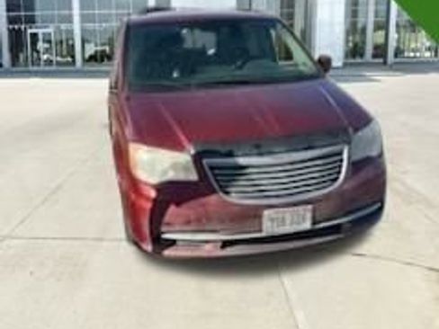 Used 2014 Chrysler Town & Country Touring image 1