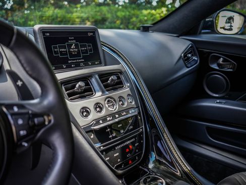 Used 2022 Aston Martin DB11 Coupe RWD image 16