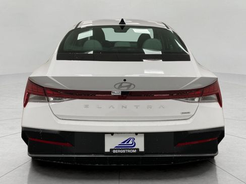 New 2026 Hyundai Elantra Limited image 4