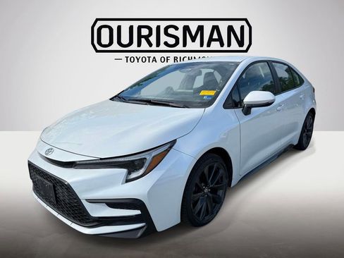 Certified 2025 Toyota Corolla SE w/ Convenience Package image 3