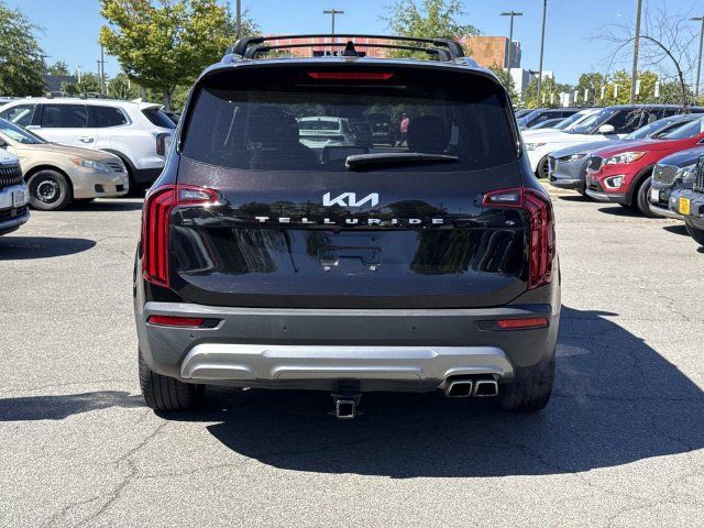Used 2022 Kia Telluride EX w/ EX Premium Package FWD image 3