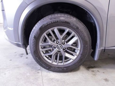 Used 2023 Nissan Rogue S image 10