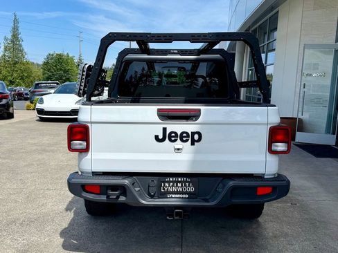 Used 2023 Jeep Gladiator Sport AWD/4WD image 4
