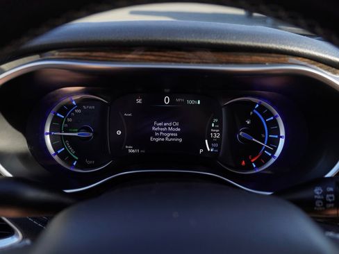 Certified 2023 Chrysler Pacifica Limited image 14