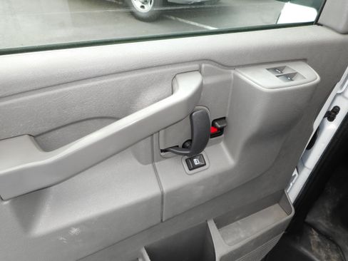 Used 2016 Chevrolet Express 2500 RWD image 14