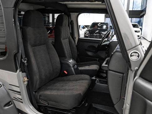 Used 2004 Jeep Wrangler Rubicon w/ Dual Top Group image 30