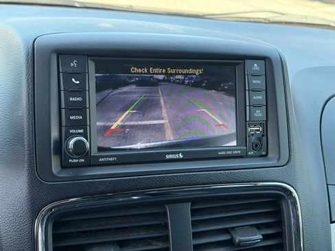 Used 2018 Dodge Grand Caravan GT image 3