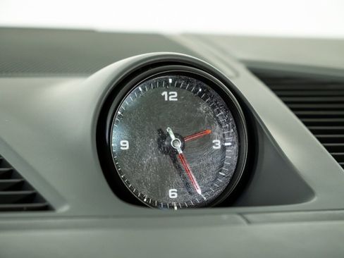 Certified 2022 Porsche Cayenne Platinum Edition w/ Premium Package Plus image 17