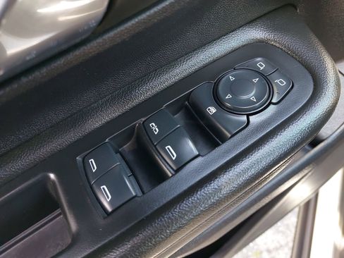 Used 2024 GMC Terrain SLE image 27