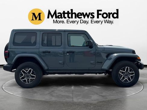 Used 2026 Jeep Wrangler Unlimited Sahara AWD/4WD image 6