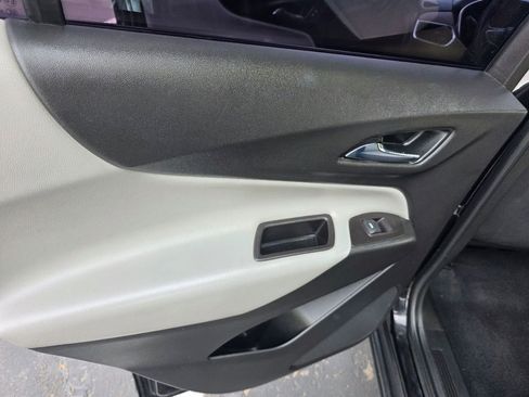 Used 2021 Chevrolet Equinox LS image 22