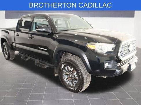 Used 2018 Toyota Tacoma TRD Off-Road w/ TRD Premium Off Road Package AWD/4WD image 10
