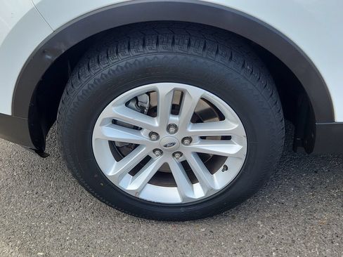 Used 2015 Ford Explorer XLT w/ Equipment Group 201A FWD image 6