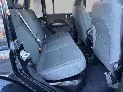 Used 2024 Jeep Wrangler Unlimited Sahara image 15