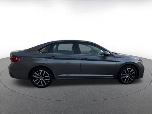 Used 2025 Volkswagen Jetta SE image 16