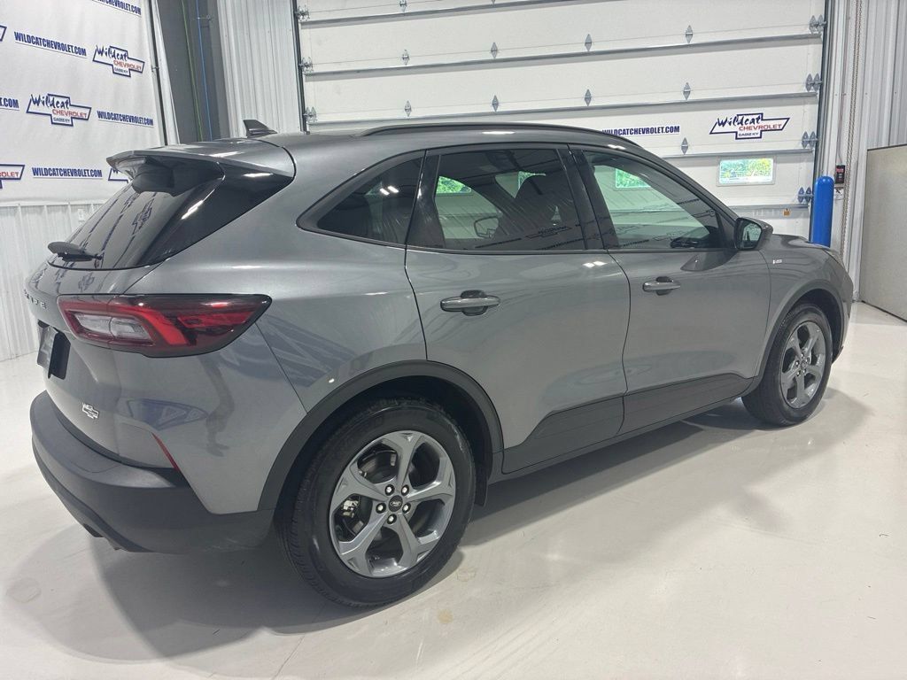 Used 2025 Ford Escape ST-Line FWD image 6
