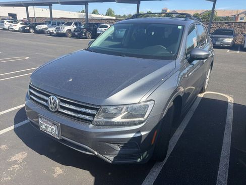 Used 2018 Volkswagen Tiguan S FWD image 4