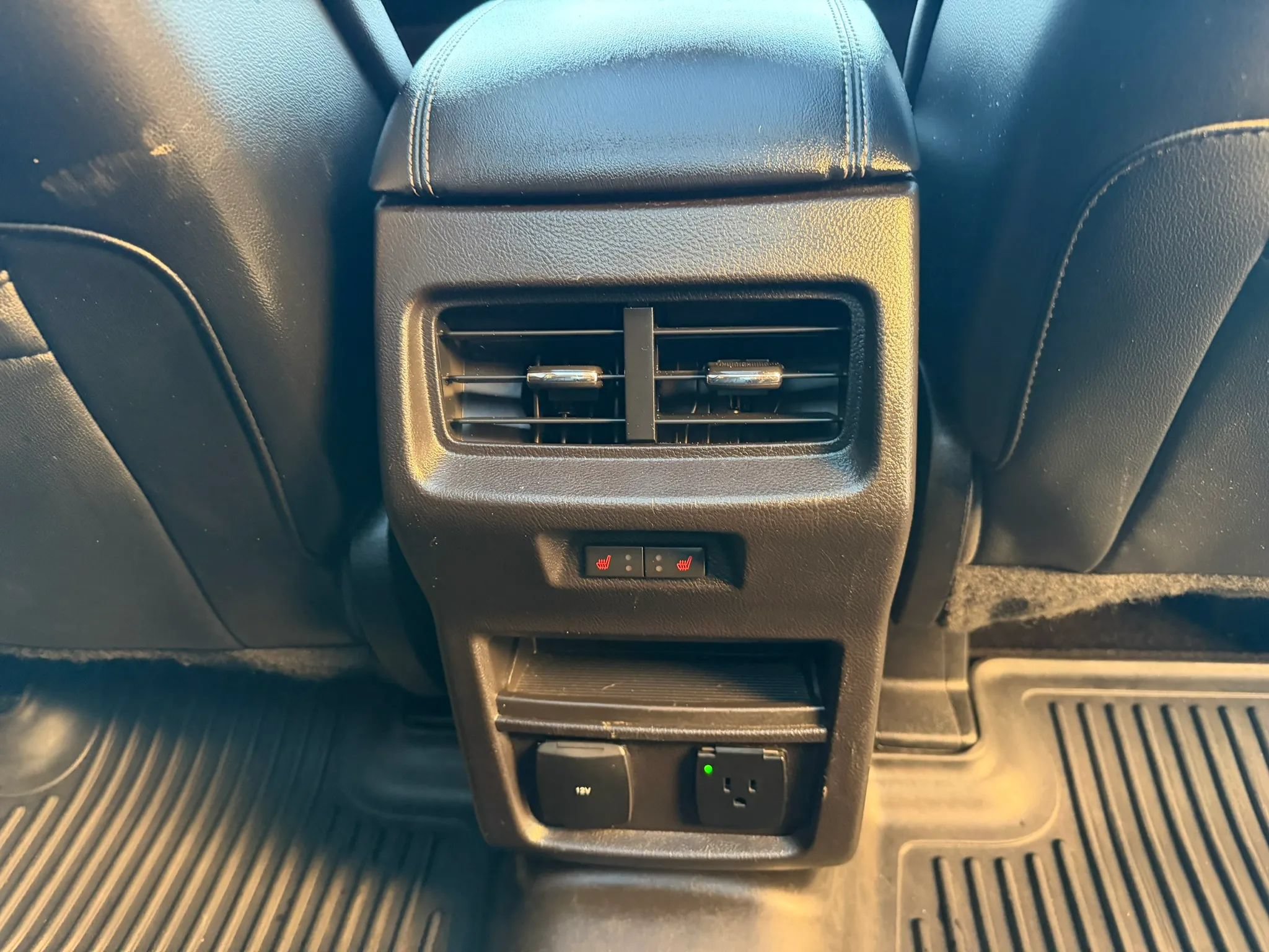 Used 2019 Ford Edge Titanium w/ Equipment Group 301A FWD image 7